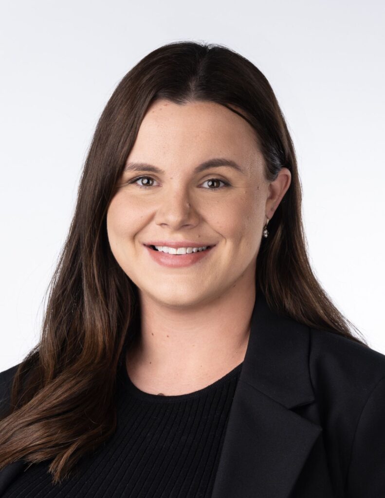Claudia Zych, Immigration Advisor