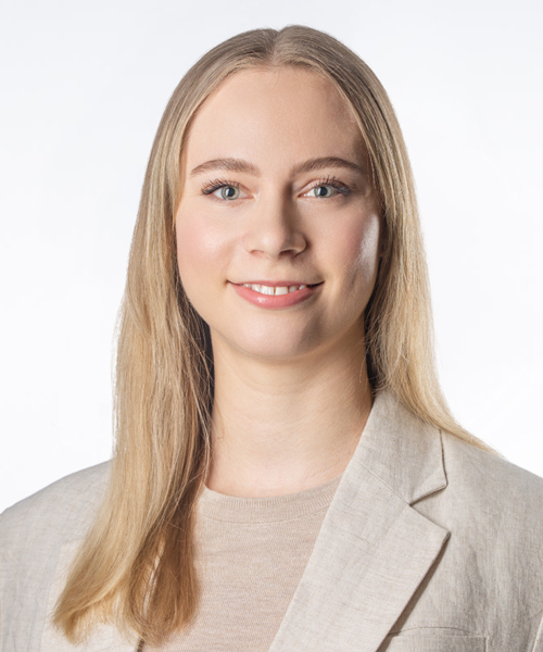Gabriela Scott, Immigration Advisor